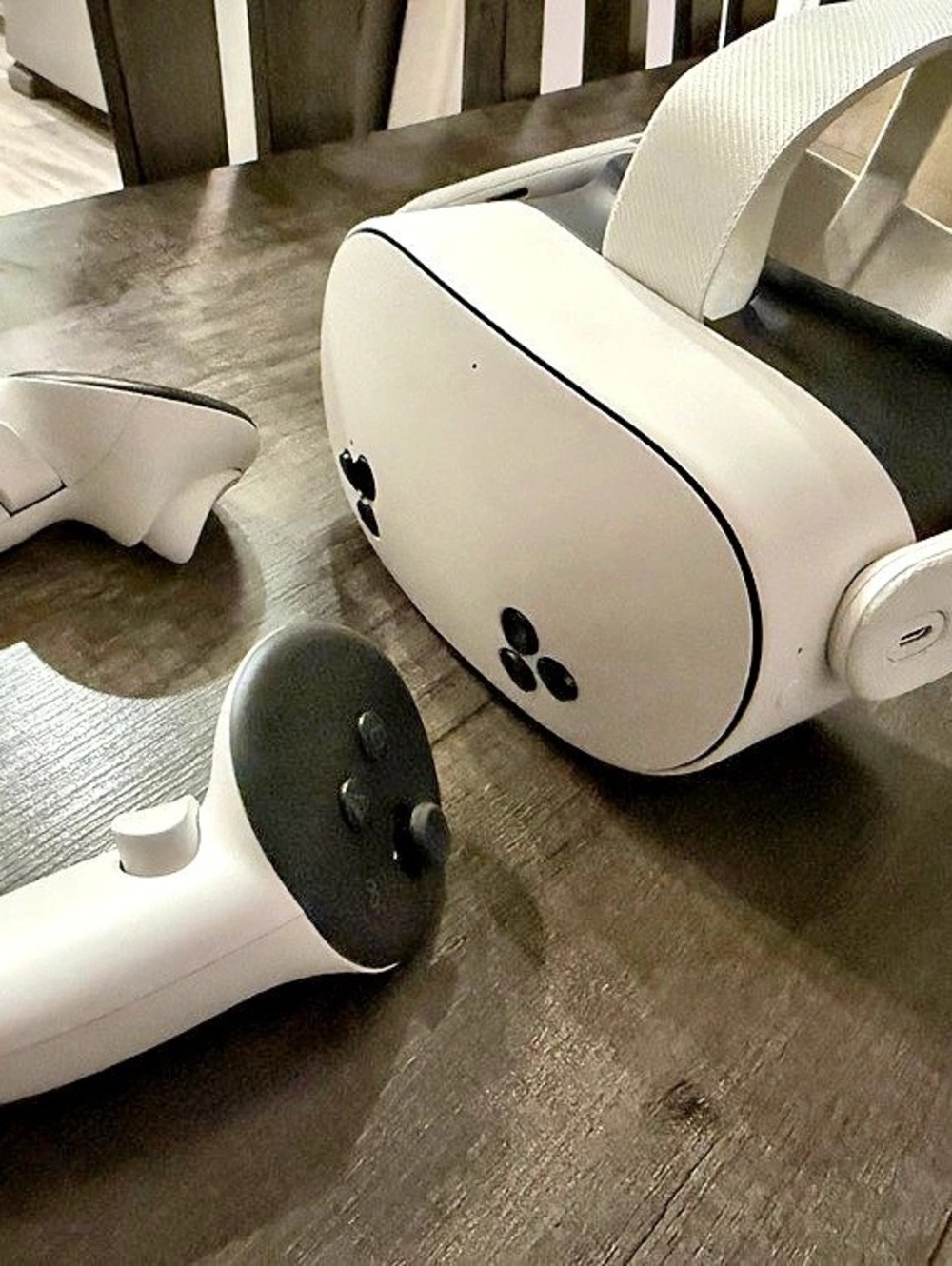 Meta Quest 3 VR Headset with Controllers